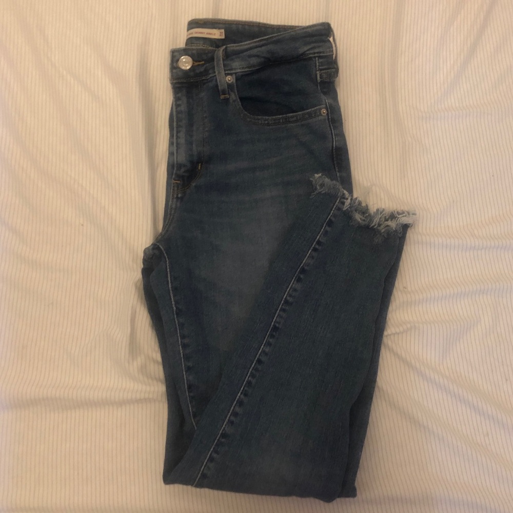 Levi’s High Rise Ankle Jean size 27